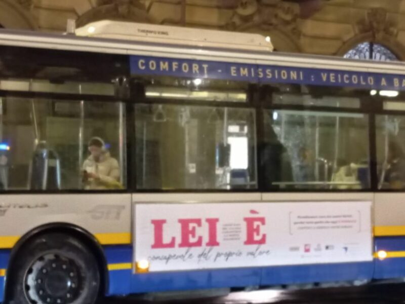 Sui bus e tram di Torino arriva la Campagna sui diritti delle donne